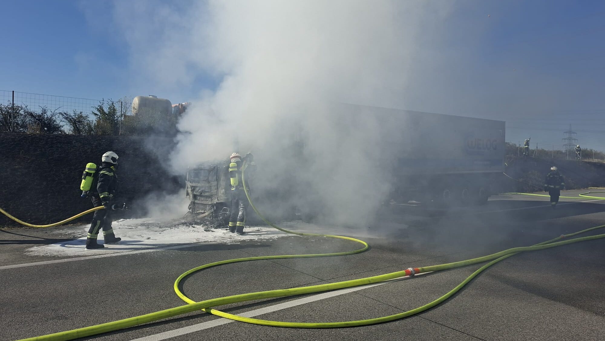 LKW in Vollbrand (S1)